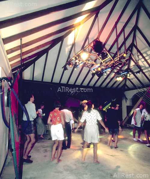 Komandoo Island Resort 13
